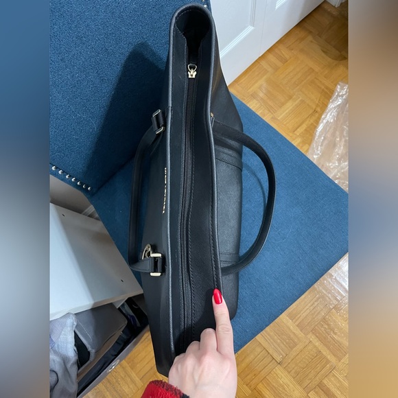 Michael Kors Sady Black Large Leather Tote - Picture 6 of 6